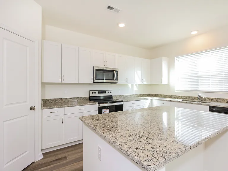 1537 King St — Photo 4