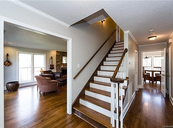 5th image of 8230 White Ash Ct