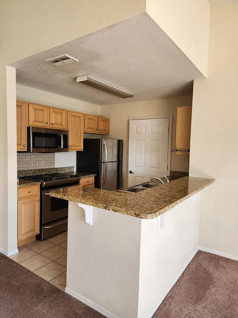 For Lease - 3 BR|2 BA Nautilus Cove Condo! Includes Water/Sewer, Garbage! — Photo 2