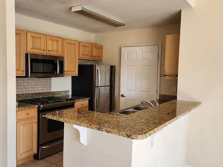 212 Cape Cod Dr — Photo 2