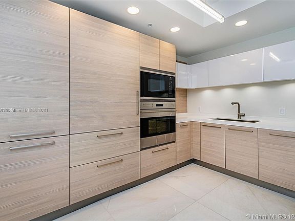 4th image of 17111 NE Biscayne #903