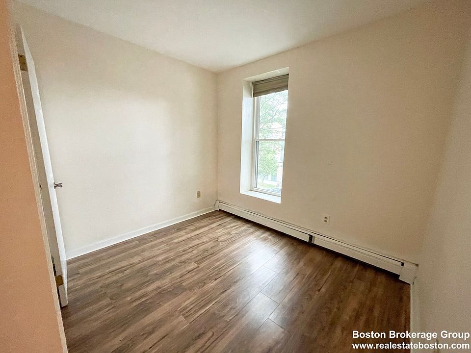 2nd image of 92 Hammond St APT 3