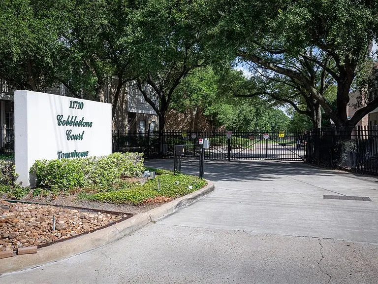 11710 Southlake Dr #12 — Photo 21
