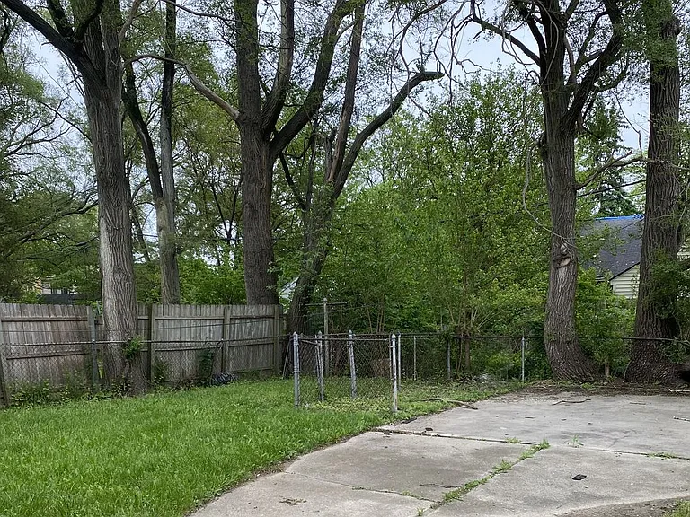11728 Minden St — Photo 21