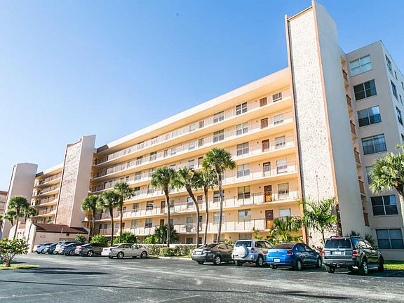 3rd image of 14527 Bonaire Blvd APT 606
