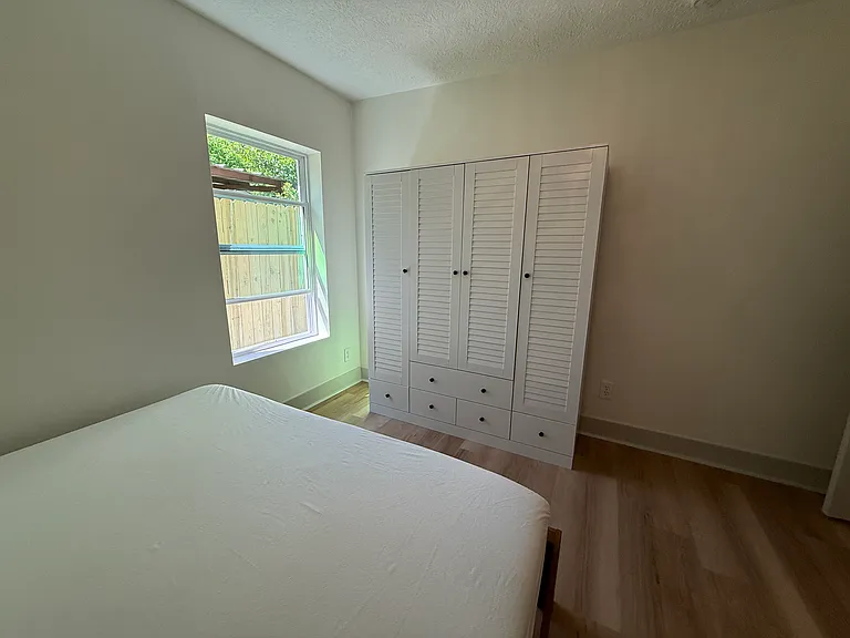 1002 S Glenwood Blvd — Photo 15