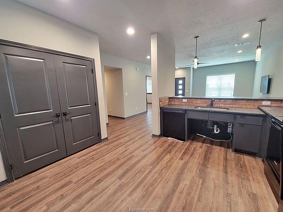 5th image of 1451 Associates Ave #702