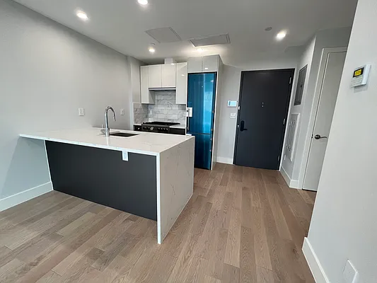 Rented by Tru International Realty Corp | media 3