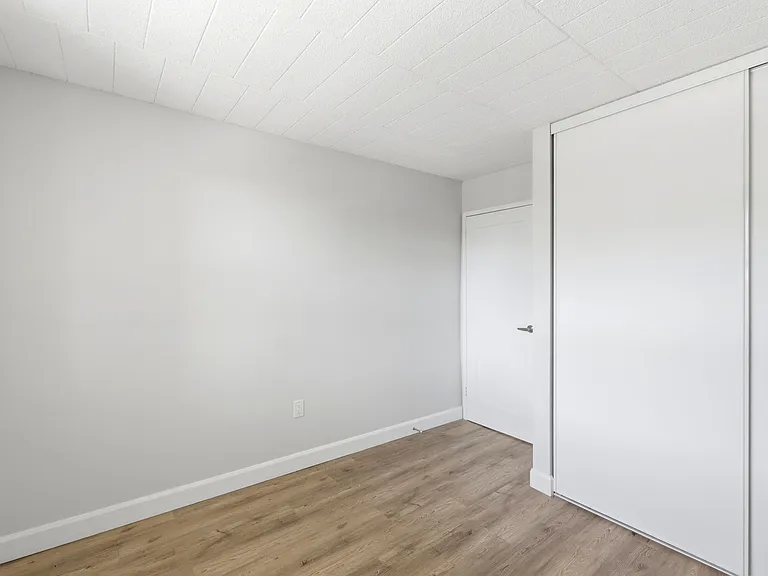 100 McFarlane Ave — Photo 19