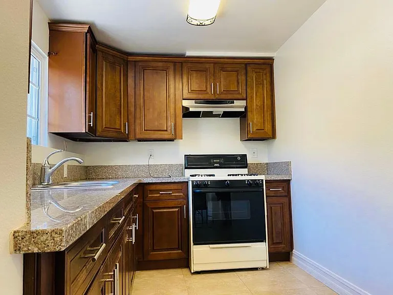 1026 1/2 N Gage Ave — Photo 3