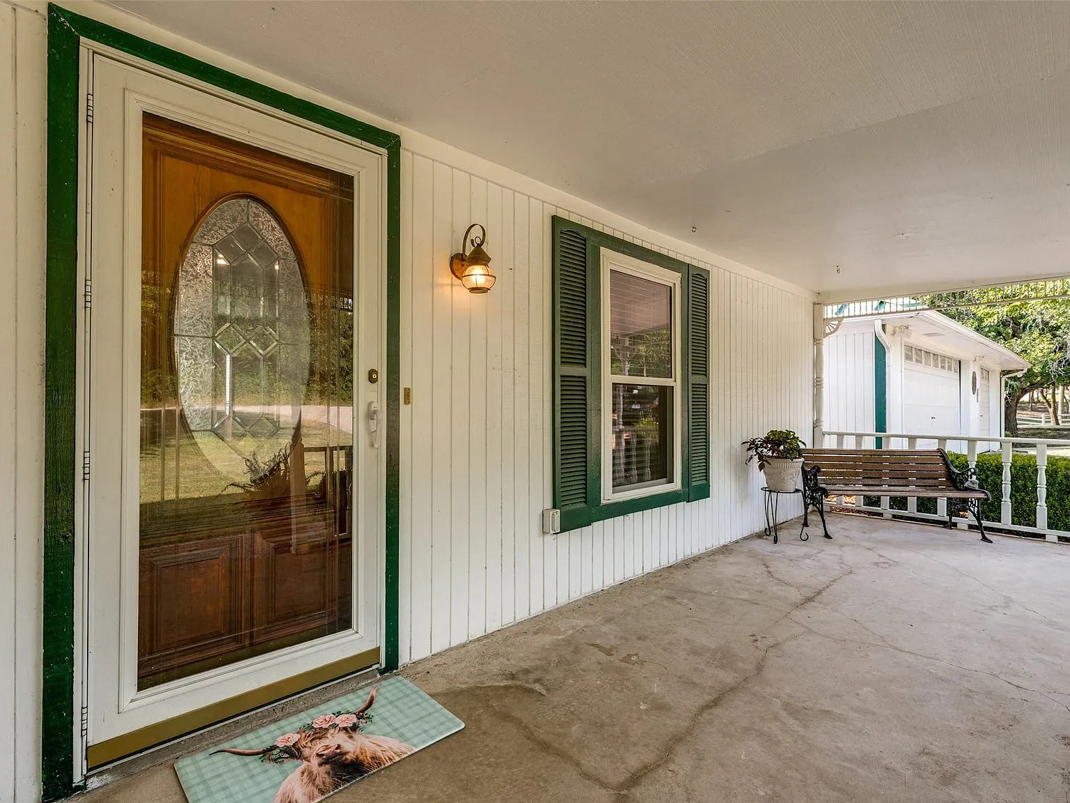 4 bed, 2.0 bath, 2025 sqft, $2,800 — Photo 4
