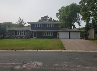 201 Spring Valley Dr, Bloomington, MN 55420