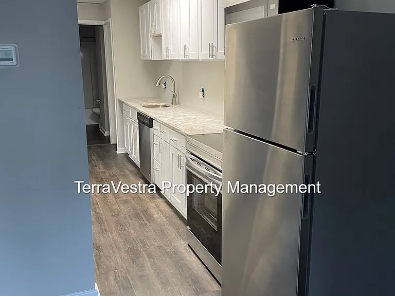 427 South Main Street — Photo 3
