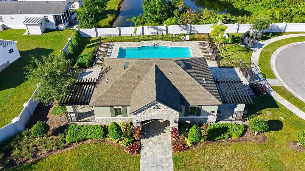 4 bed, 4.0 bath, 2563 sqft, $2,800 — Photo 3