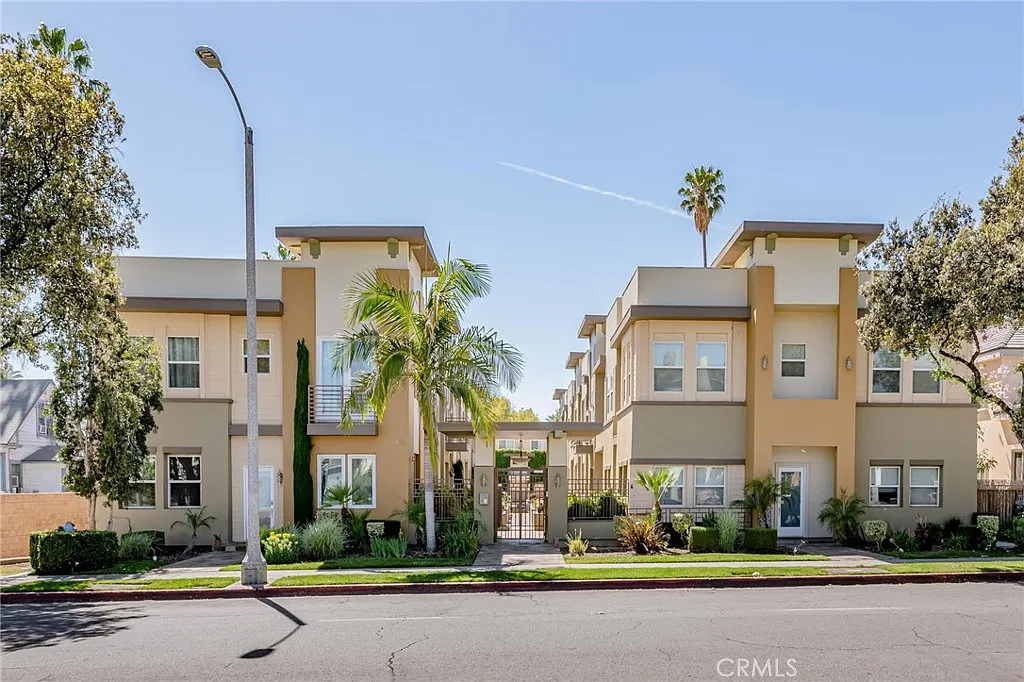 3 bed, 2.5 bath, 1600 sqft, $4,300 — Photo 1