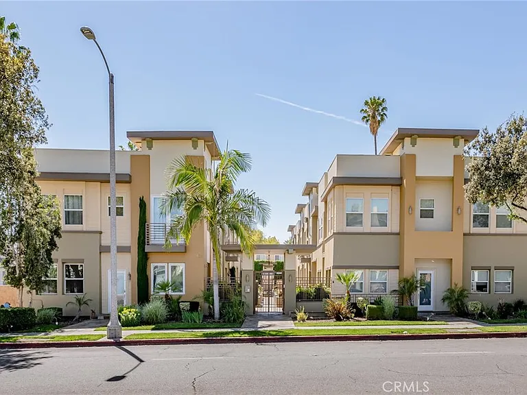 441 N Los Robles Ave #16 — Photo 1