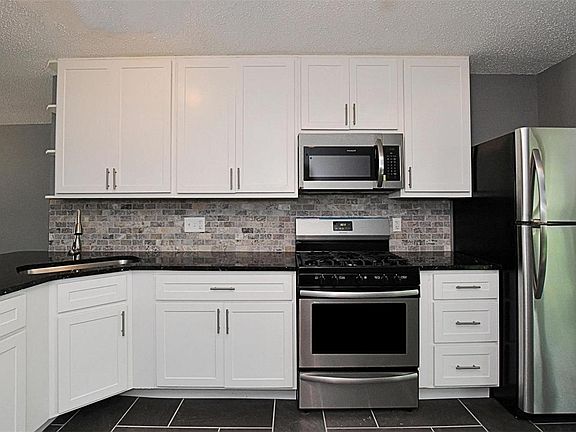 2nd image of 2006 Monks Hollow Dr