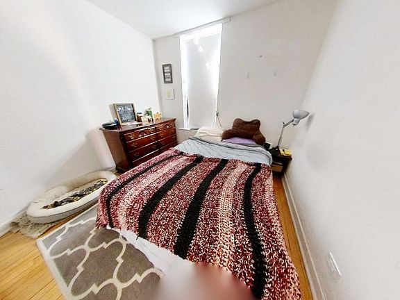 3rd image of 1467 W Montrose Ave #2