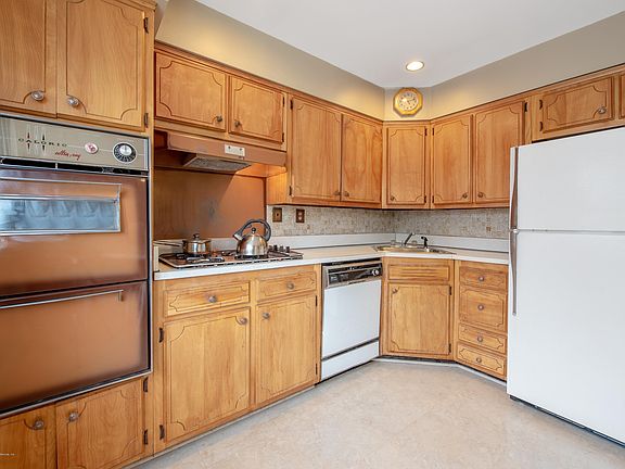 3rd image of 44 Dorothy St