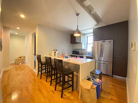 Rented by Zjama Realty Corp | media 28