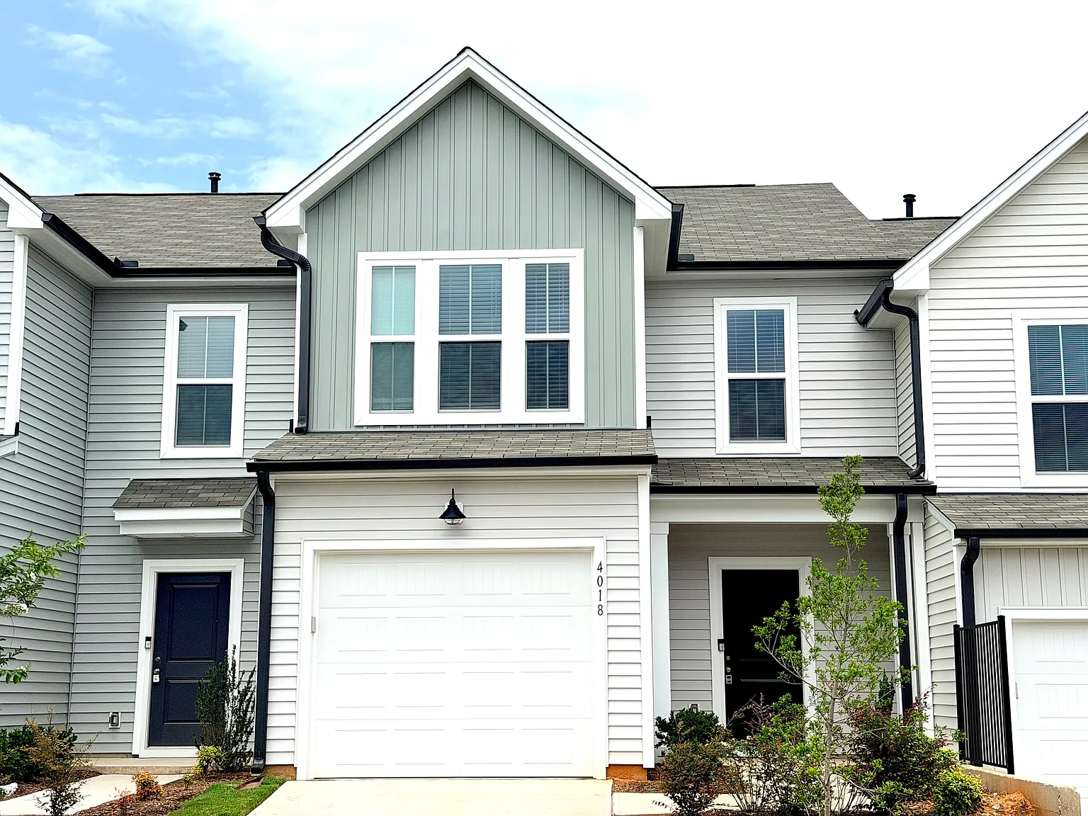 3 bed, 2.5 bath, 1558 sqft, $1,950 — Photo 2