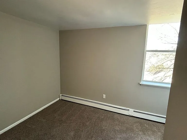 321 Monroe St — Photo 11