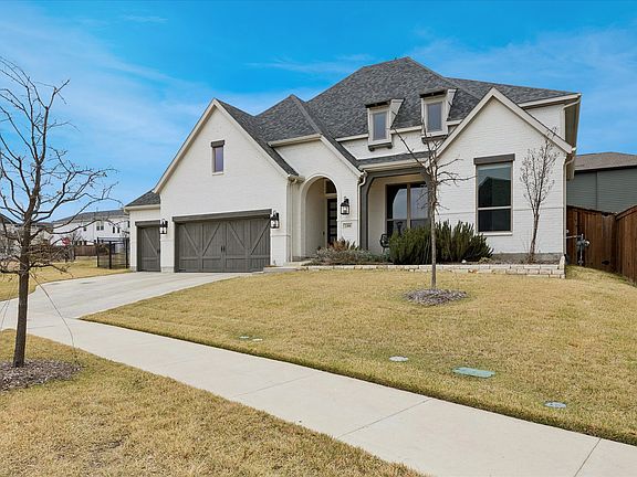 3rd image of 2301 Sandlin Dr