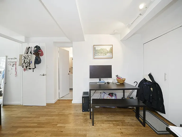 219 E 25th St #1F — Photo 3