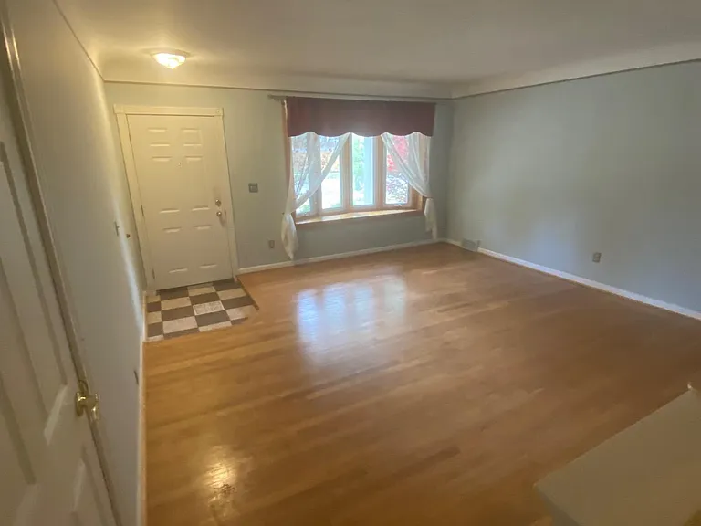 28137 Aline Dr — Photo 2