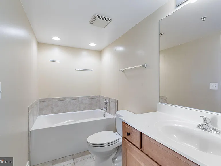 414 Water St #2512 — Photo 19