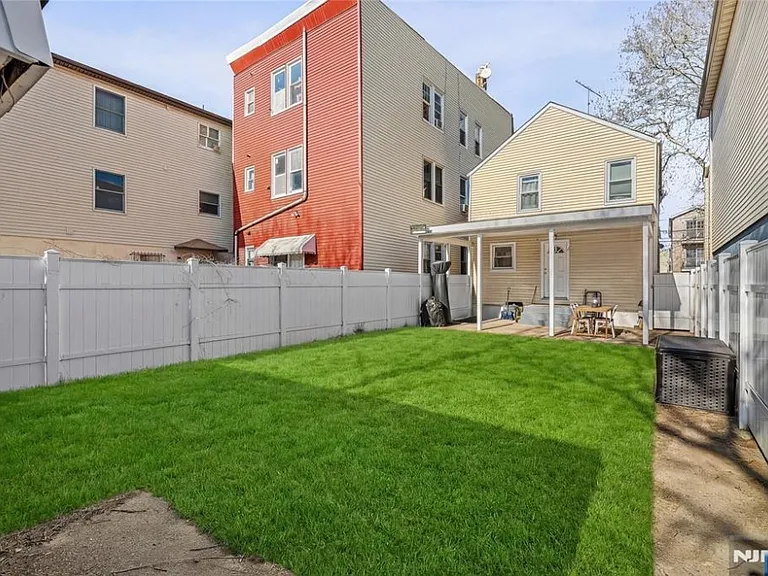 133 Brill St — Photo 1
