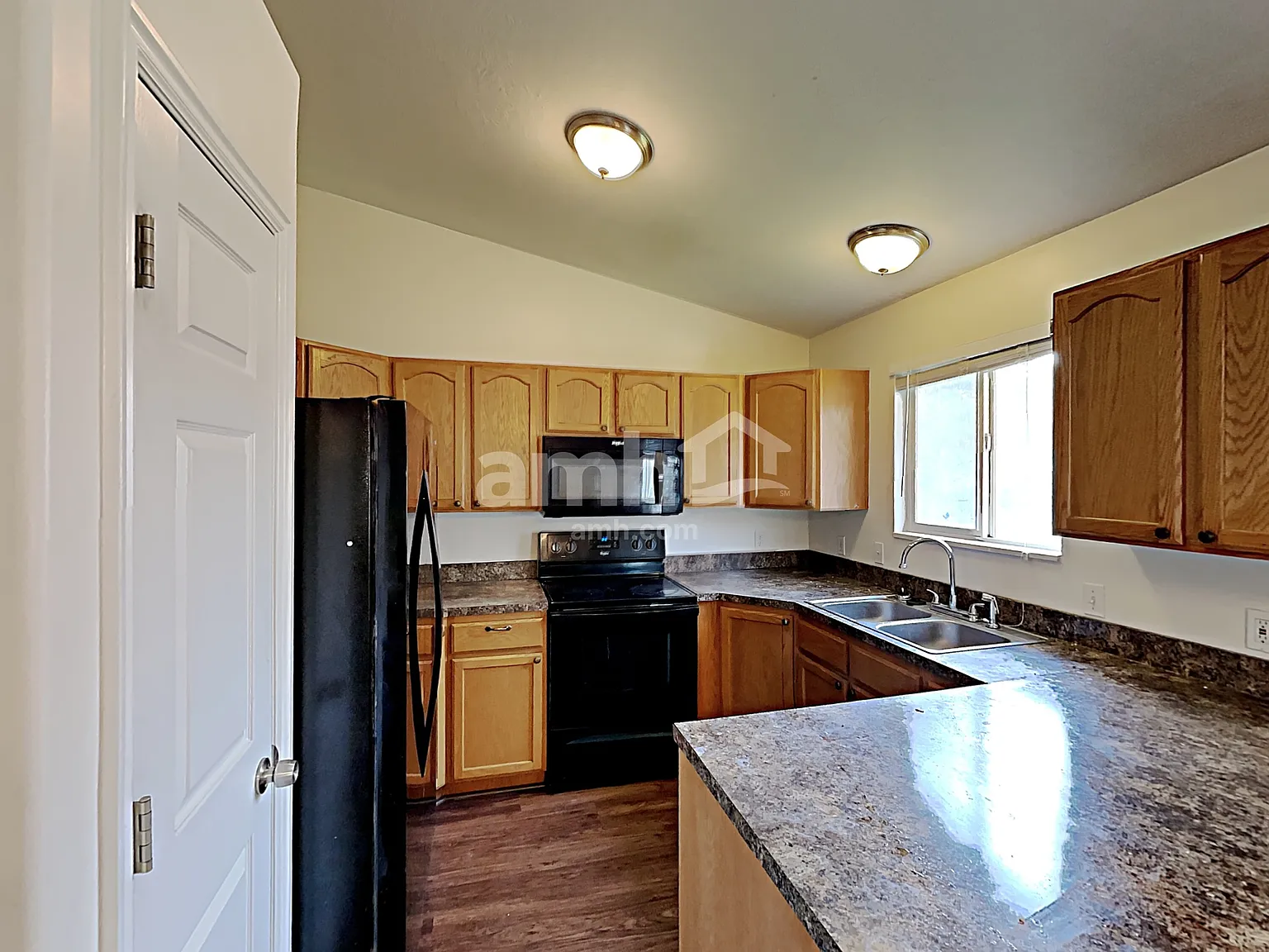 4 bed, 2.0 bath, 2035 sqft, $2,630 — Photo 3