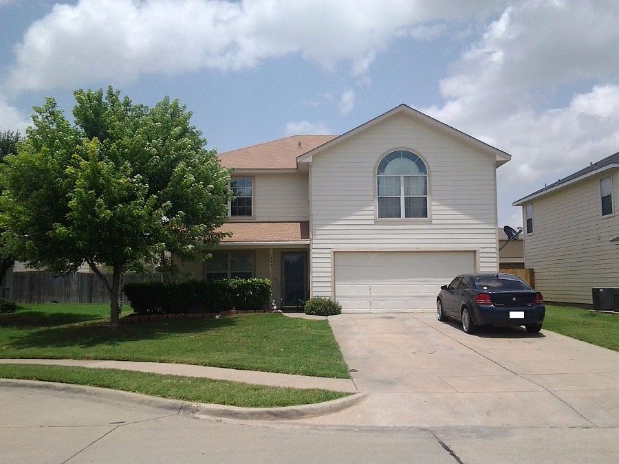 1st image of 1595 Sandhurst Dr