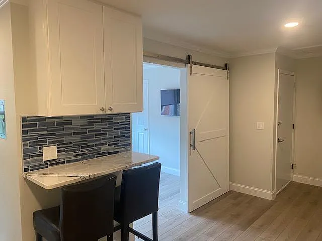 215 10th Ave — Photo 3