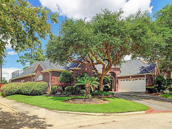 Much curb appeal and this is a very quiet neighborhood. Sits on a cul de sac curve with easy access to a neighborhood trail leading to a Green Belt with bike and walking all around it. Backs up to a detention area that has never flooded as per seller