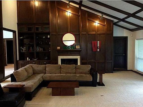 Den/Family/Great Room. Beautiful Vaulted ceilings with mahogany wood