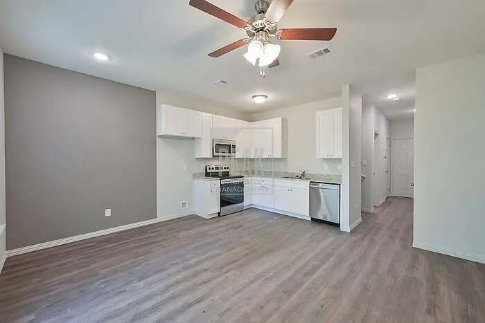1616 Ash Crescent St — Photo 23