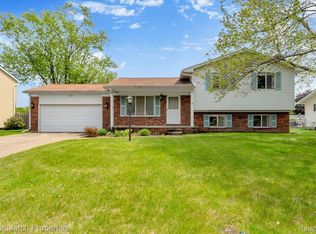 7186 Snow Apple Dr, Clarkston, MI 48346