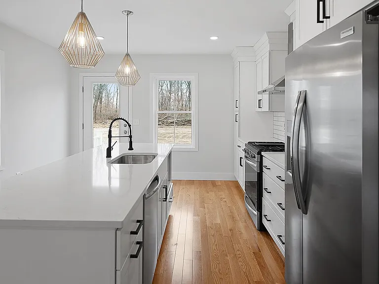 129 Graystone St — Photo 8