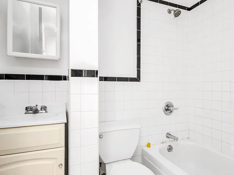 129 Orchard St #20 — Photo 4