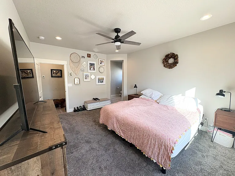 1128 N Coachman Ln — Photo 16