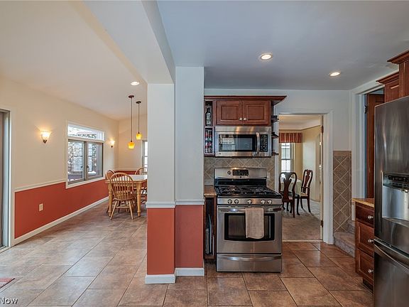 4th image of 3166 W 162nd St