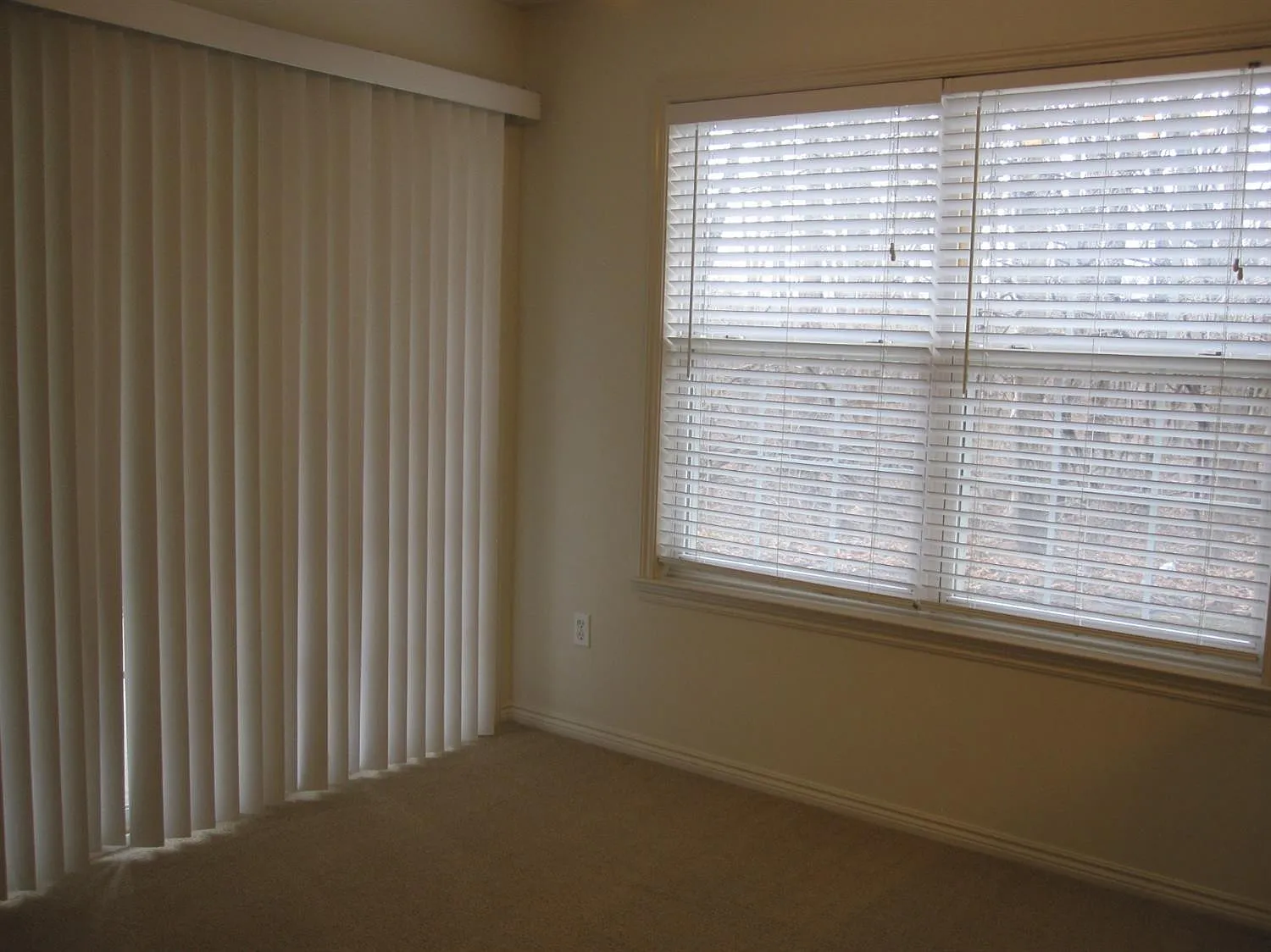 3 bed, 2.5 bath, 1416 sqft, $2,400 — Photo 4