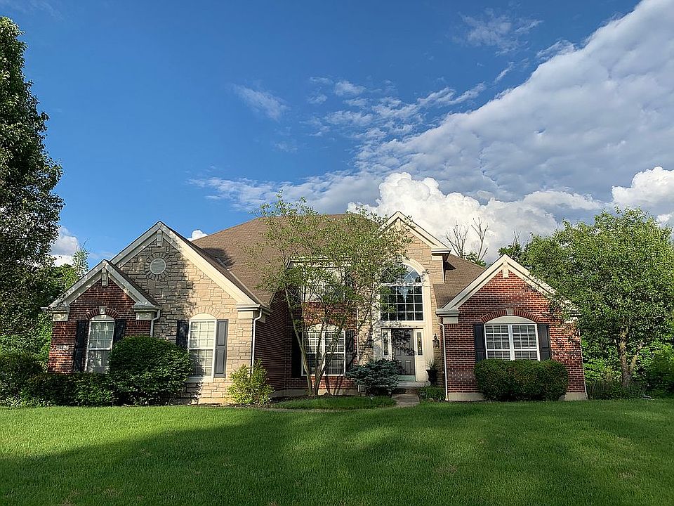 1st image of 331 Forest Edge Dr