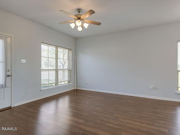 4th image of 1042 Bridgetowne Ln