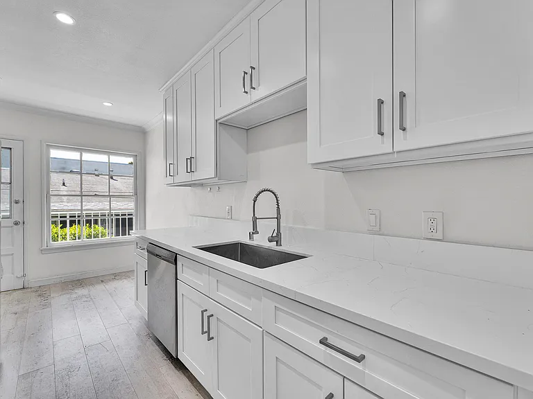 10706 Holman Ave — Photo 17