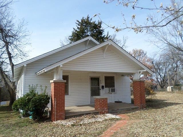 1st image of 810 N Taylor Ave