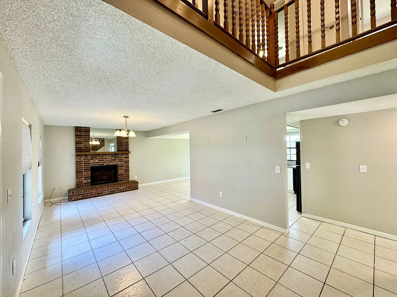 4 bed, 2200 sqft, $2,750 — Photo 3