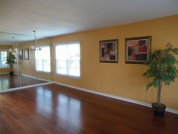 2nd image of 11 E Honeysuckle Dr