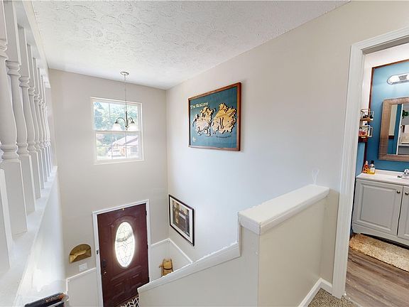 3rd image of 1040 East Blvd